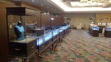 高級ショーケースを使用した展示会