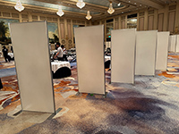 グランドニッコー東京・台場でのポスター展示パネル設営