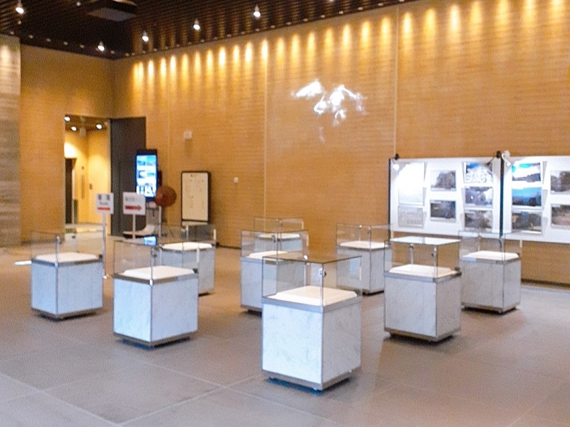 キトラ古墳博物館　大理石四角ケース　レンタル　使用風景